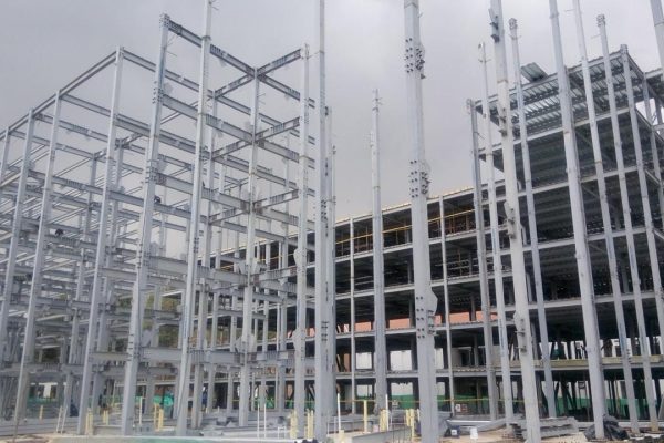 ESTRUCTURA METALICA Y PLACAS EN STEEL DECK