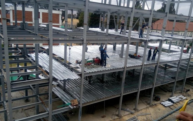 ESTRUCTURA METALICA Y PLACAS EN STEEL DECK